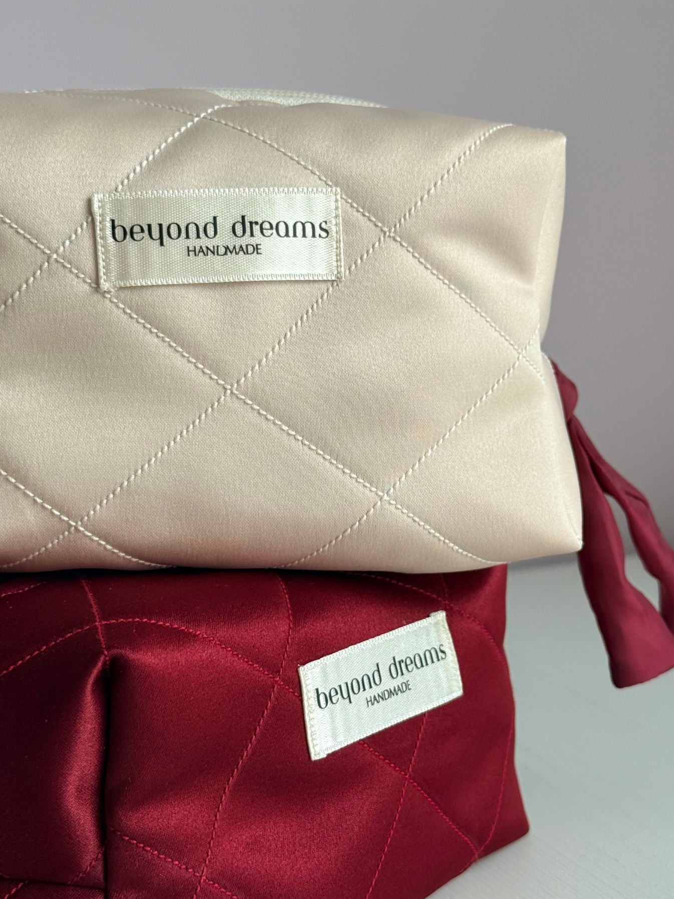 Satin Essentials Pouch Beige – сатенена козметична чантичка