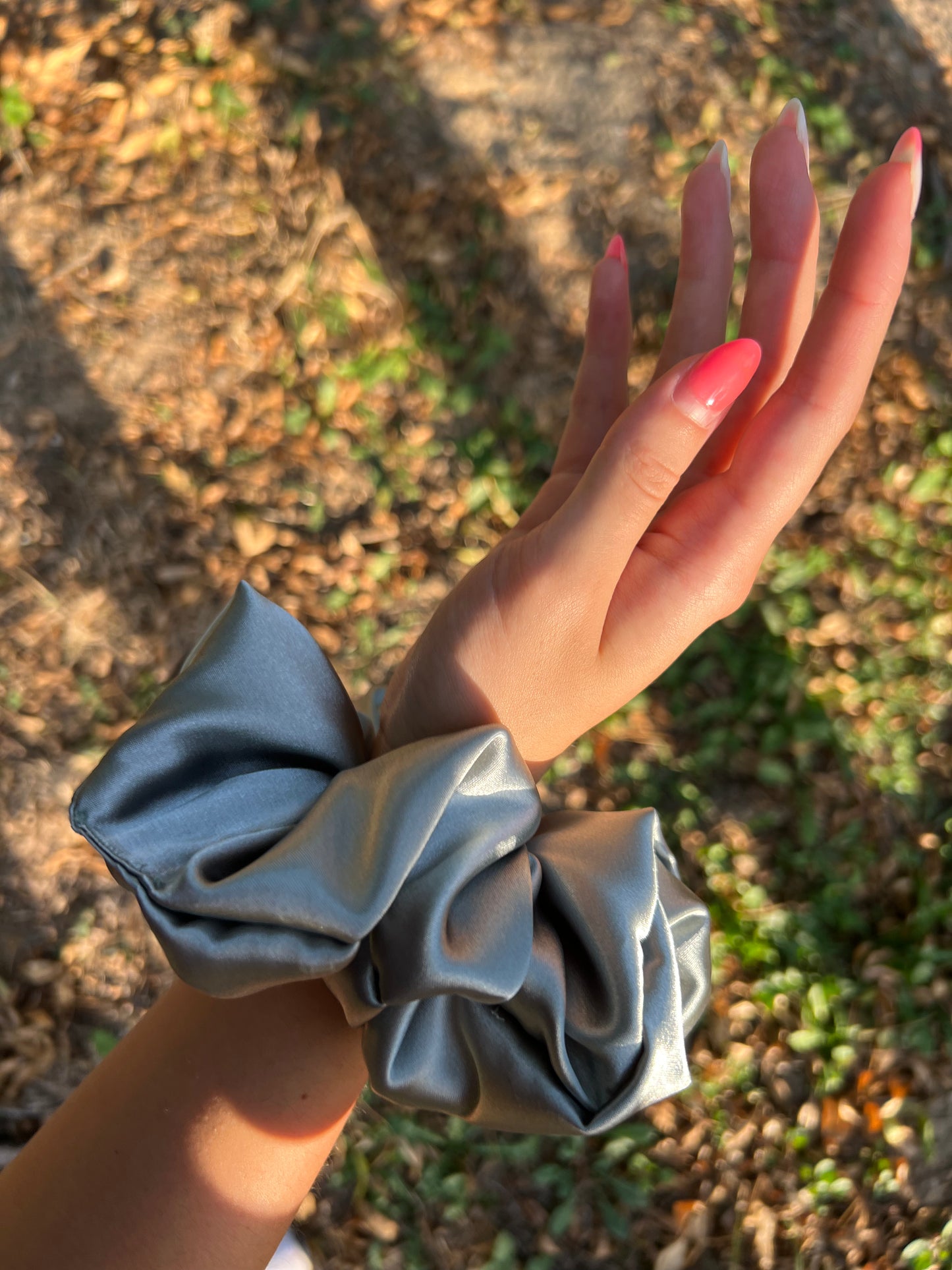 Silver Maxi Silk Satin Скрънчи