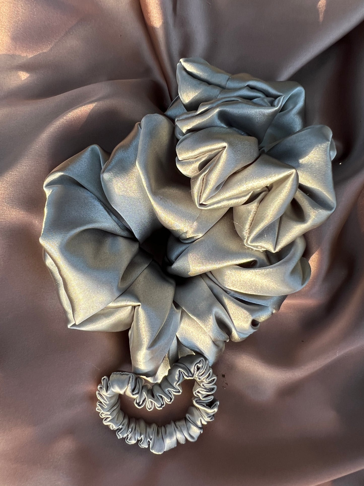 Midnight Midi Silk Satin Скрънчи
