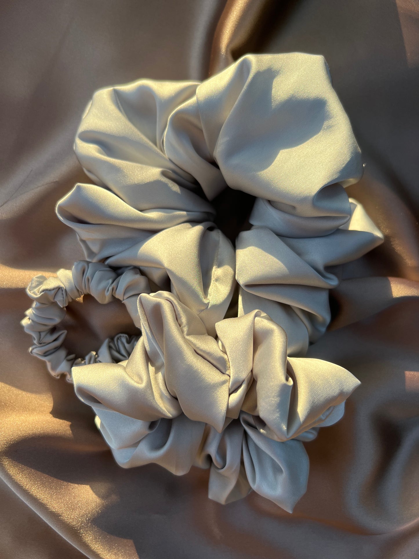 Silver Maxi Silk Satin Скрънчи