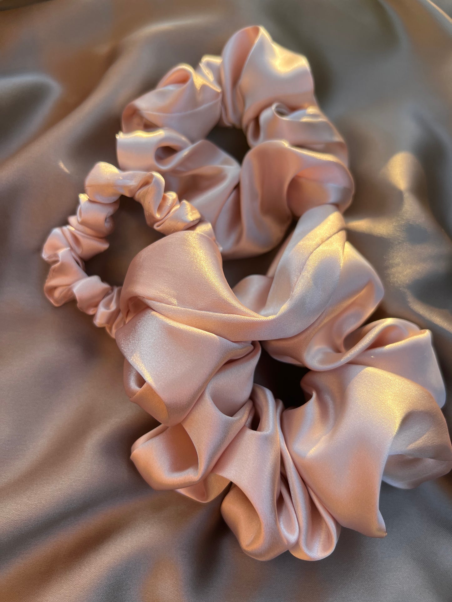 Blossom Midi Silk Satin Скрънчи