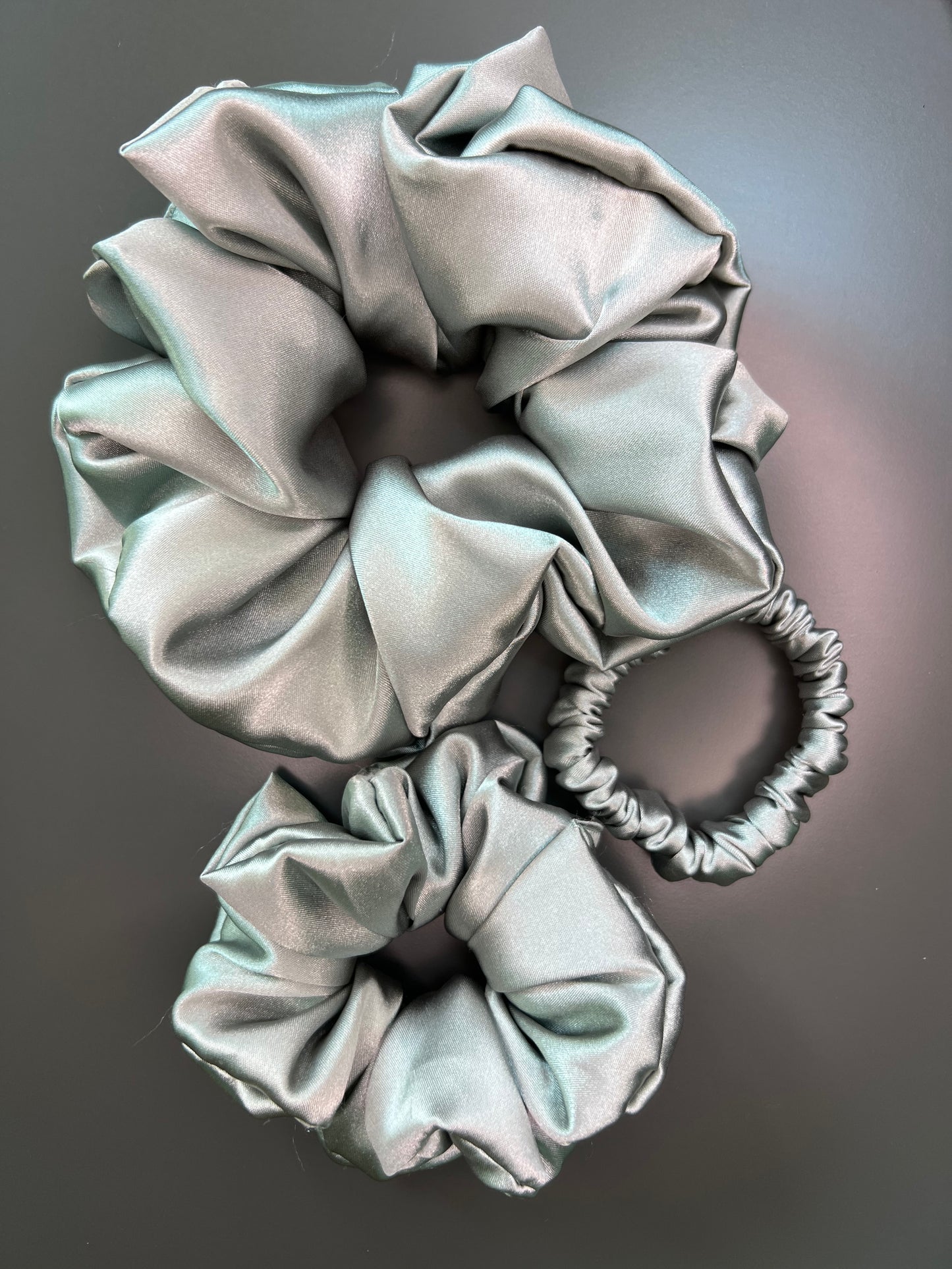 Olive Midi Silk Satin Скрънчи