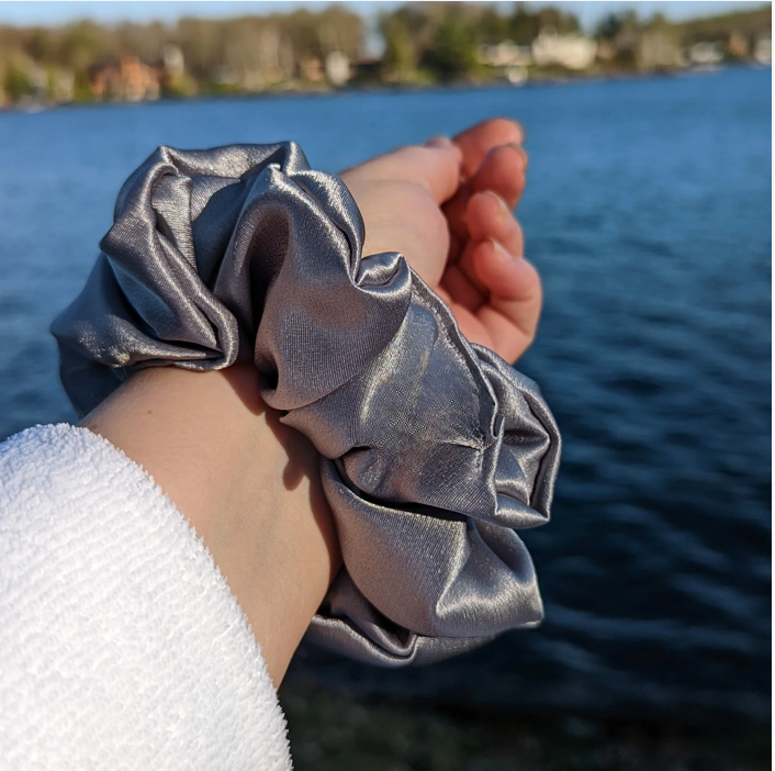 Midnight Midi Silk Satin Скрънчи
